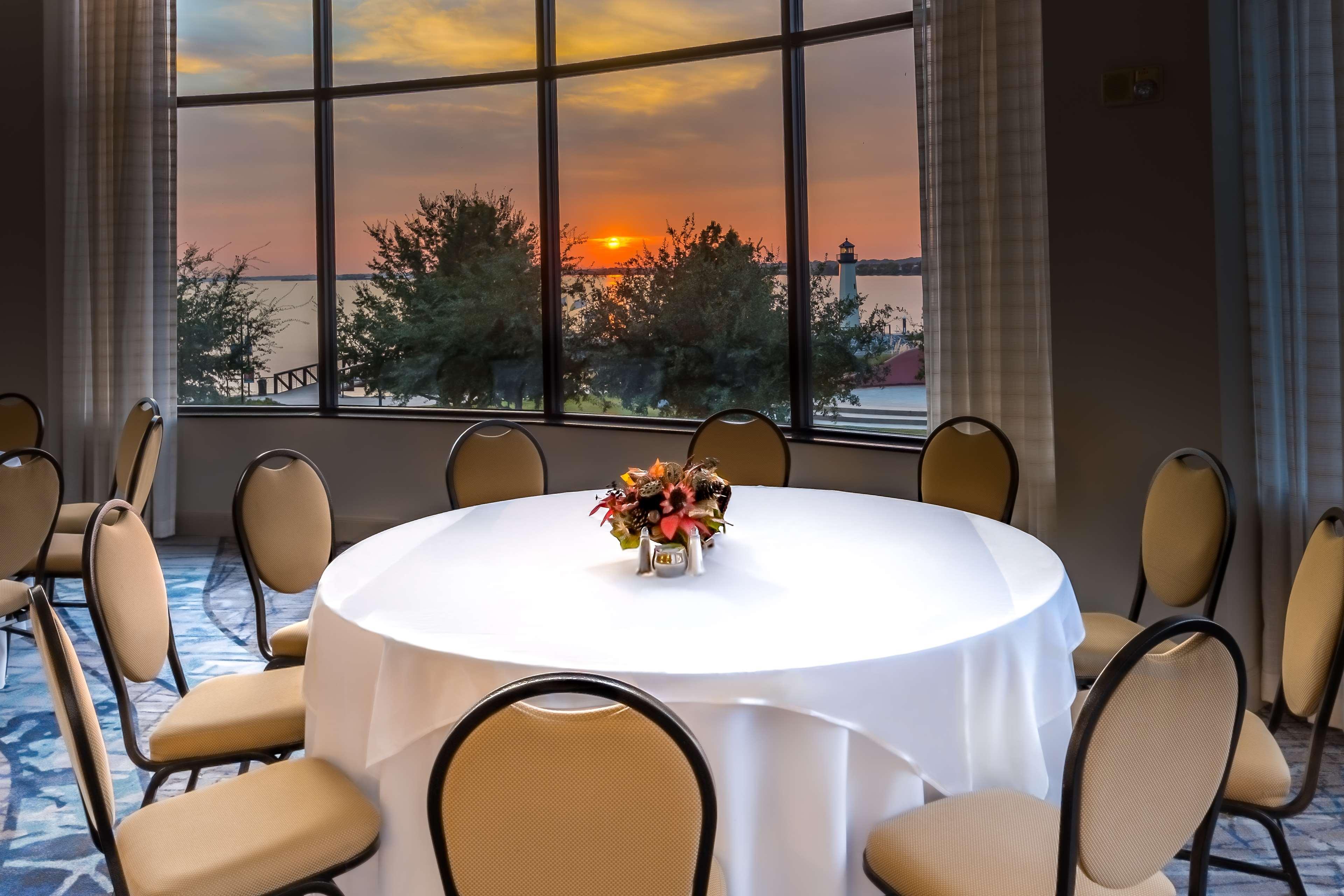 Hilton Dallas/Rockwall Lakefront Hotel Bagian luar foto